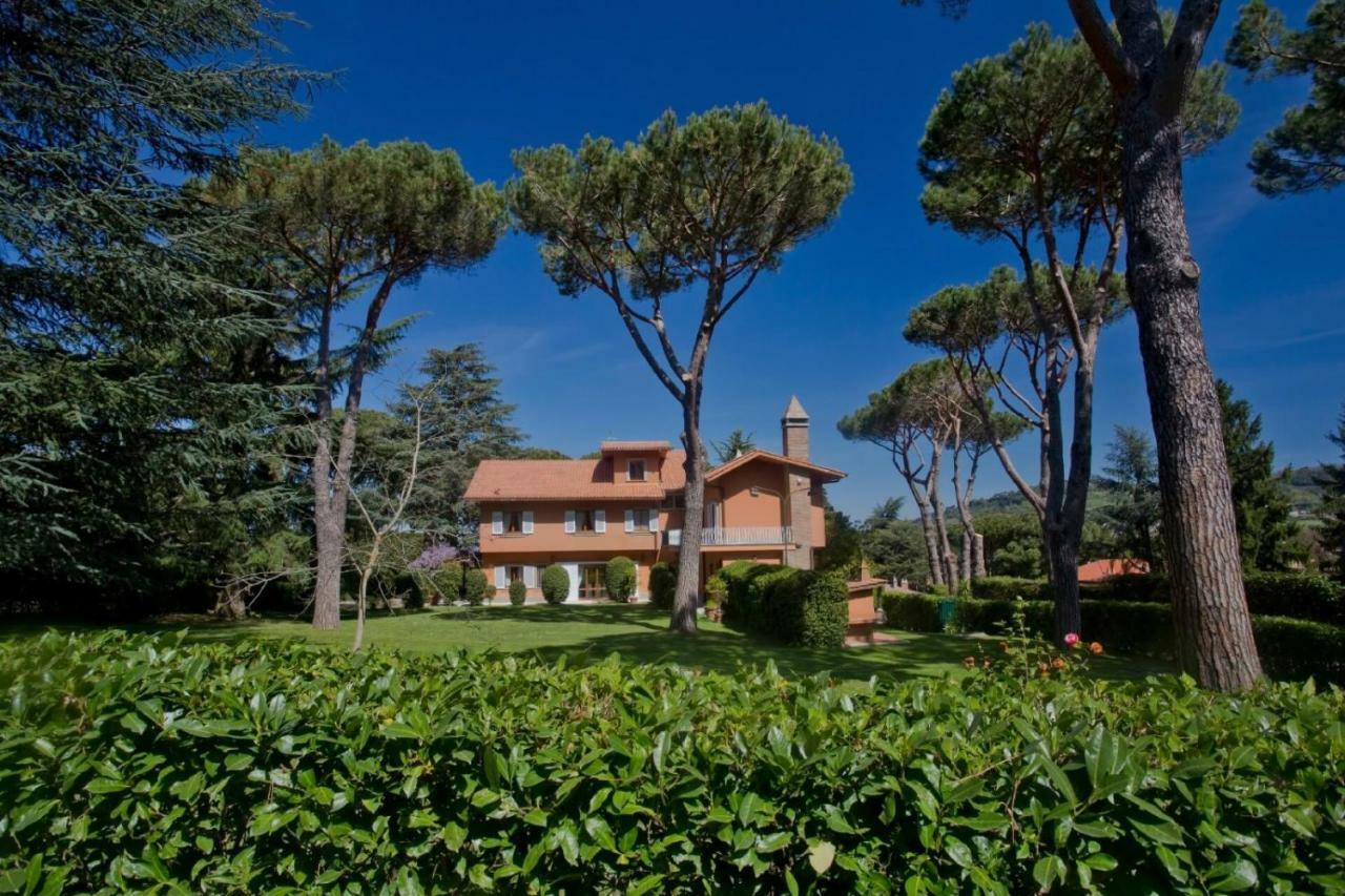 Via Pierre - Villas In The Countryside Of Rome Ciampino Room photo